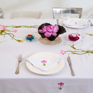 Rectangle pink lotus pond embroidery table cloth 200x150cm - include 8 napkins